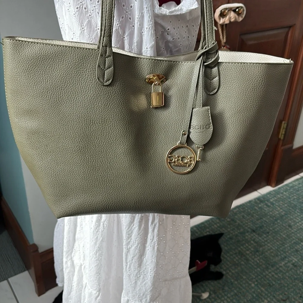 BCBG Tote  reversible  pebbled leather sage/cream  gold tone HW Lock & key  NWOT